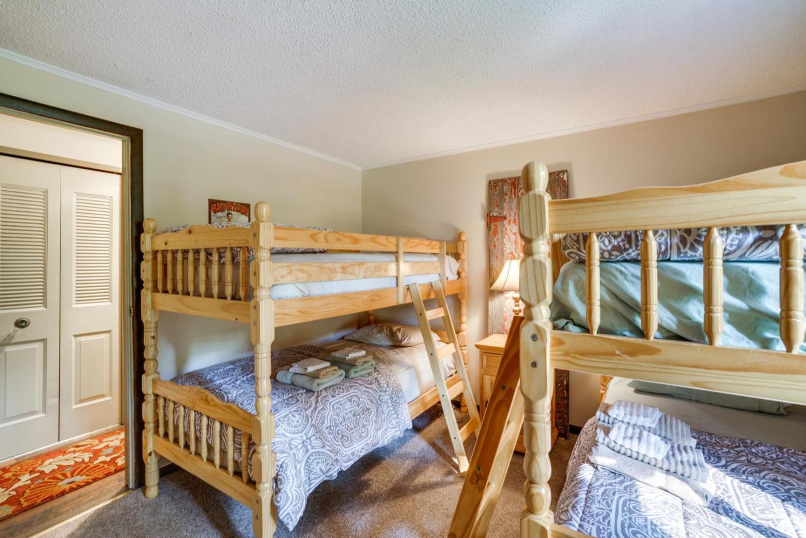 Great Valley Home With On-Site Pond, 7 Mi To Skiing! エクステリア 写真