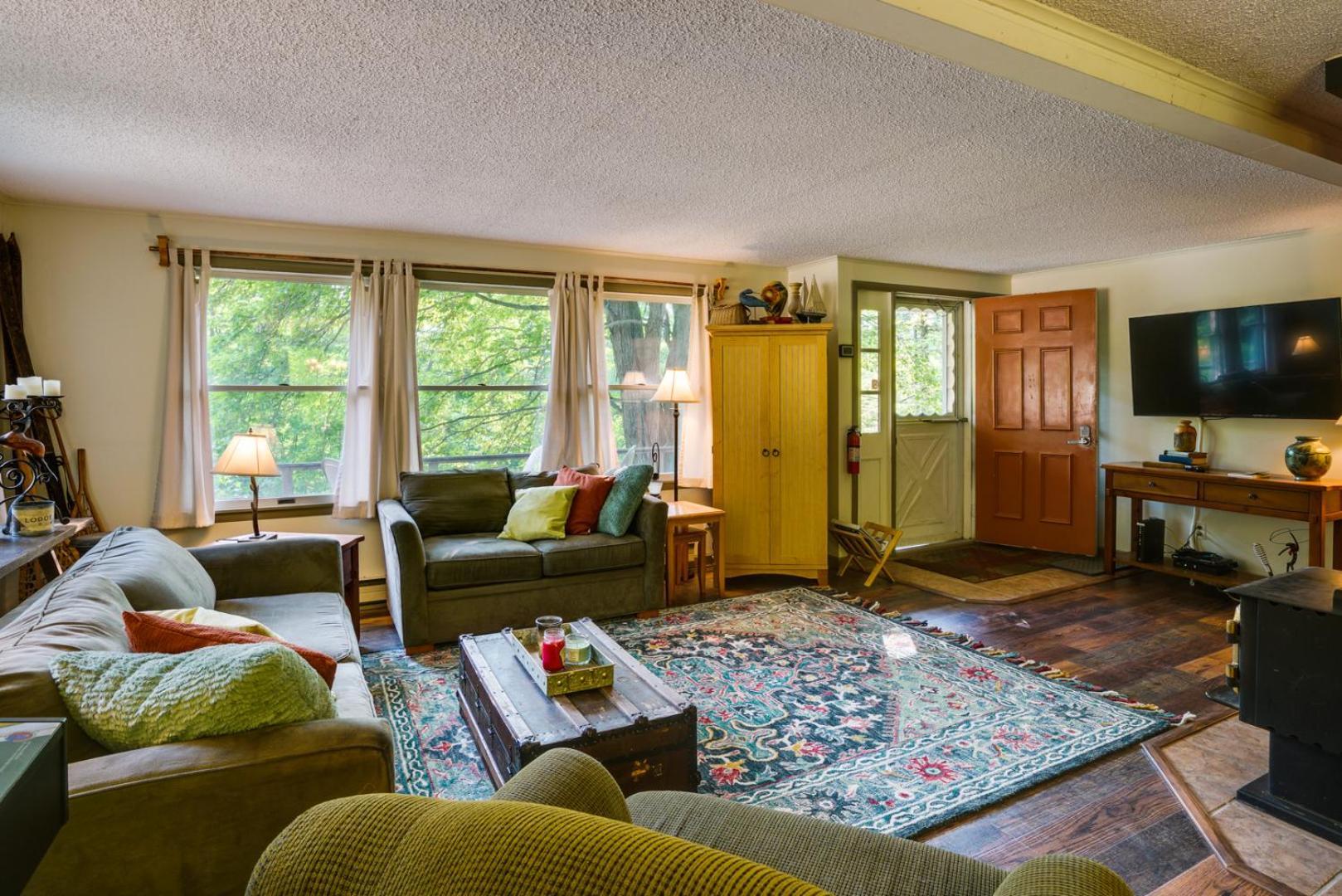 Great Valley Home With On-Site Pond, 7 Mi To Skiing! エクステリア 写真